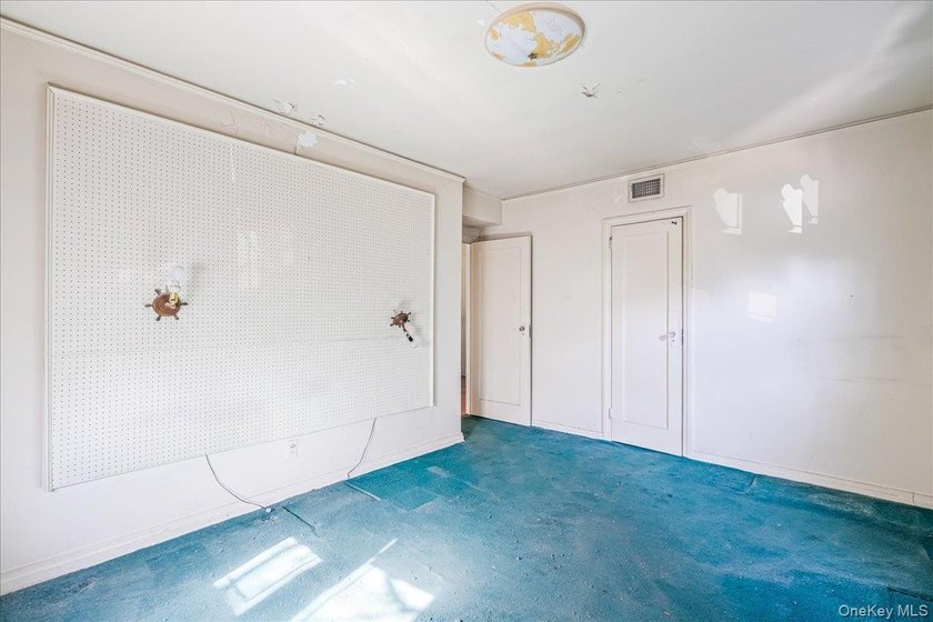 Welcome to this charming semi-detached brick home in the heart - photo 14