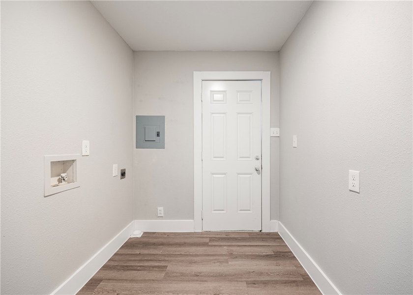 Over 2400 Sqare feet!!! Pictures do no justice to this home - photo 16