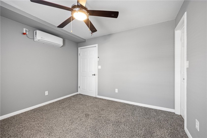 Over 2400 Sqare feet!!! Pictures do no justice to this home - photo 21