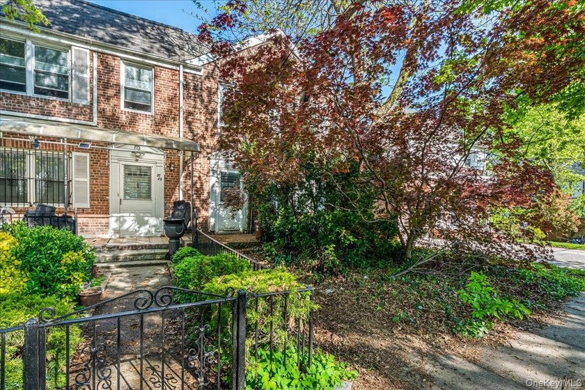 Welcome to this charming semi-detached brick home in the heart - photo 22