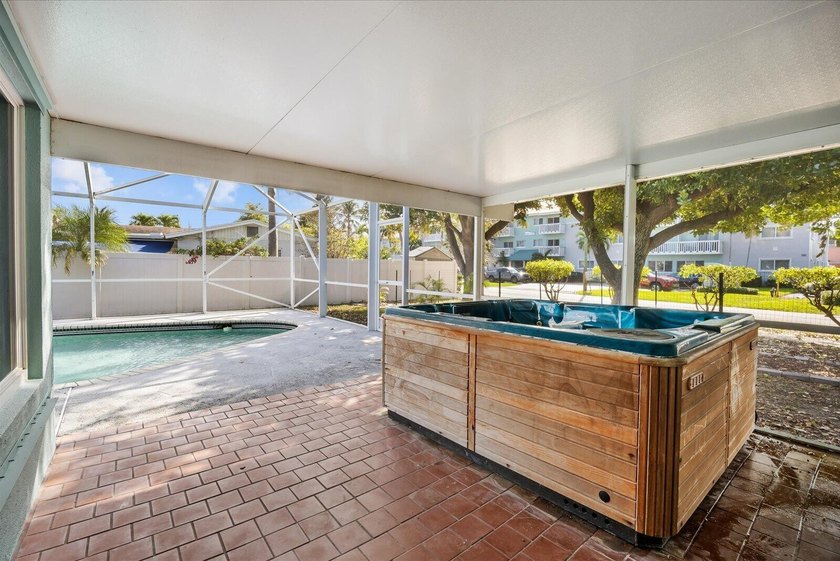 Showings must be scheduled with Showingtime. Exquisite 3-bedroom - photo 5