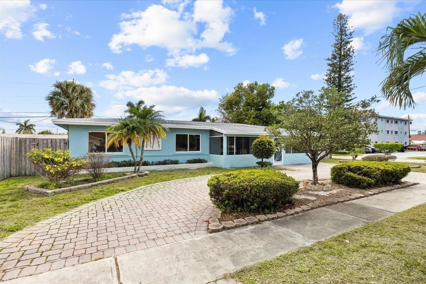Showings must be scheduled with Showingtime. Exquisite 3-bedroom - photo 8