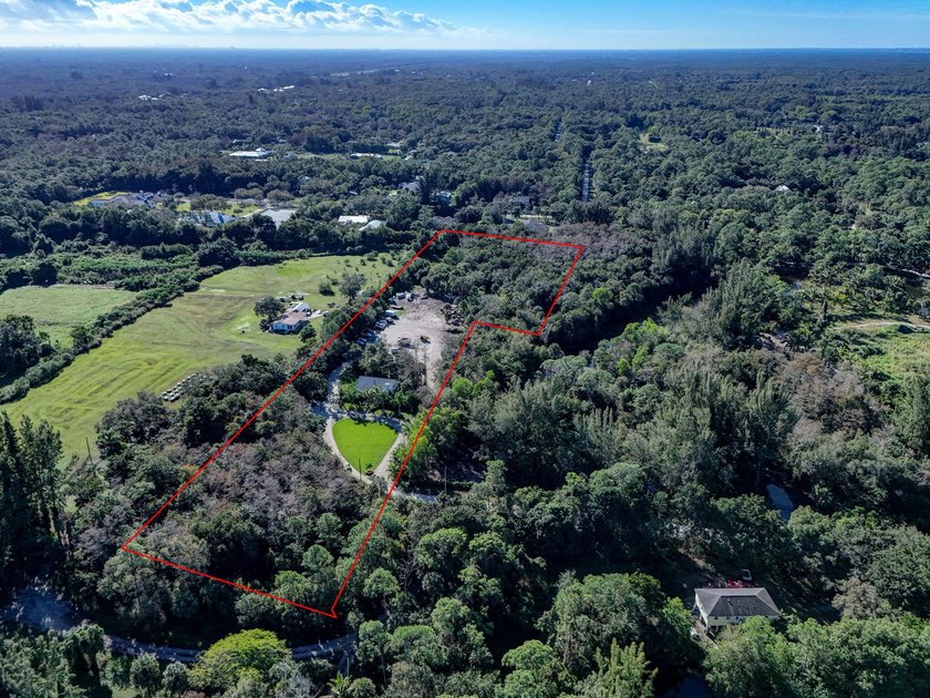 Private 5.67-acre CBS home built in 2000, surrounded by - photo 2