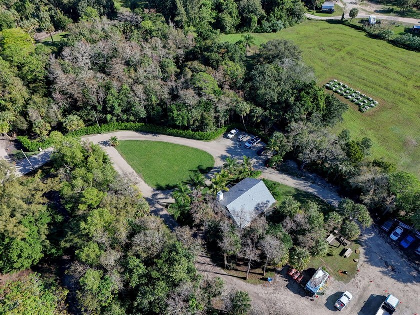 Private 5.67-acre CBS home built in 2000, surrounded by - photo 3
