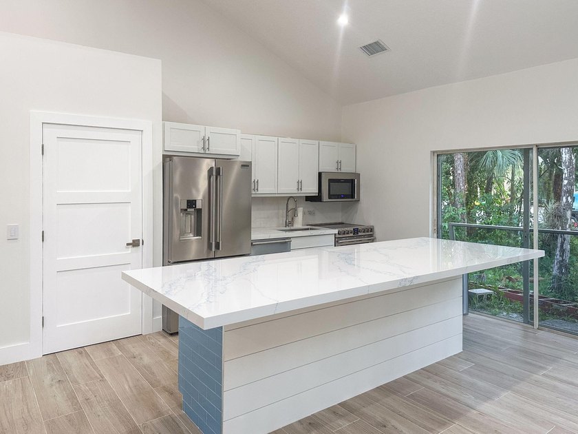 Private 5.67-acre CBS home built in 2000, surrounded by - photo 7