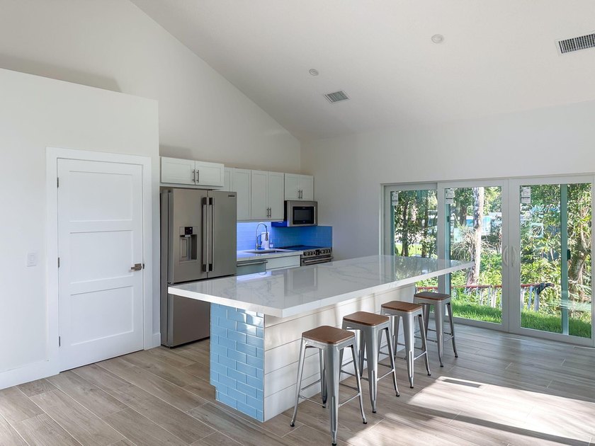Private 5.67-acre CBS home built in 2000, surrounded by - photo 8