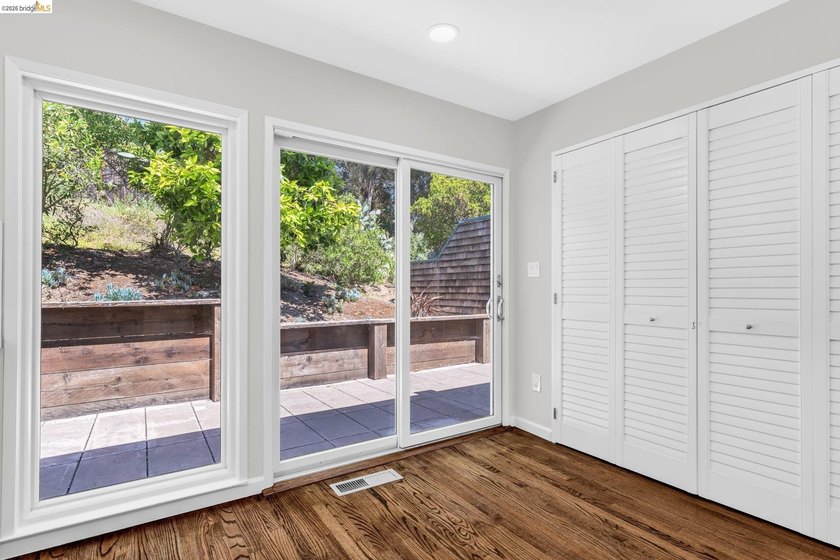 Views, views, views of the San Francisco Bay! Updated 2-bedroom - photo 15