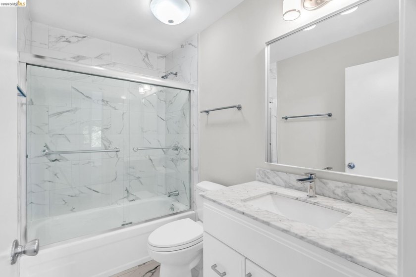 Views, views, views of the San Francisco Bay! Updated 2-bedroom - photo 27