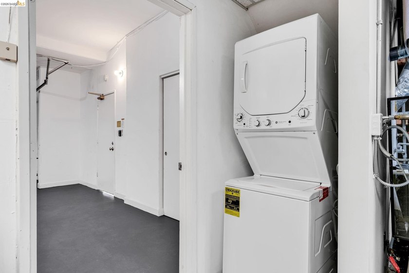 Views, views, views of the San Francisco Bay! Updated 2-bedroom - photo 32