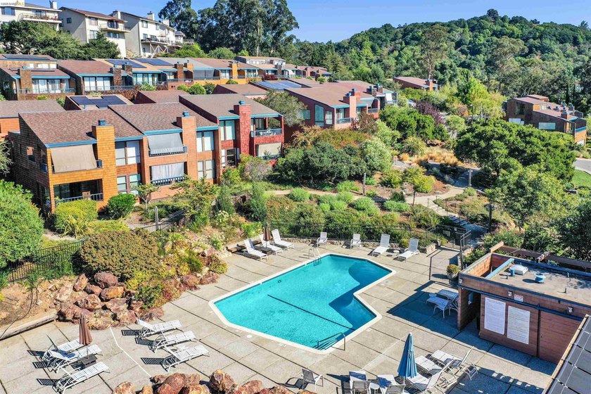 Views, views, views of the San Francisco Bay! Updated 2-bedroom - photo 38