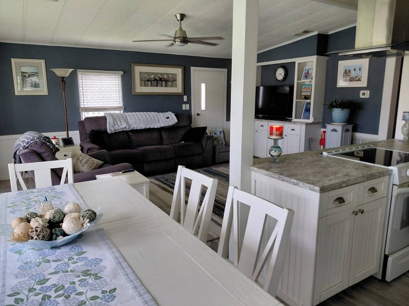 Welcome to Countrywood, a desirable 55+ gated golfing community - photo 12