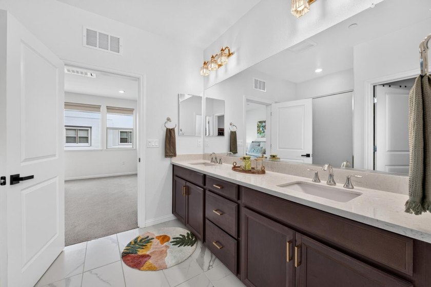 Welcome to this gorgeous 4BR, 3BA condo offering 2,500 sqft of - photo 31