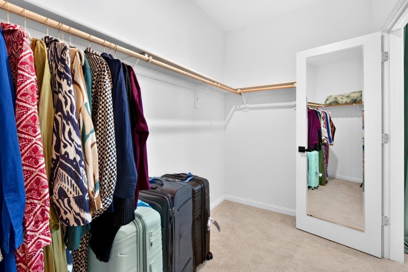 Welcome to this gorgeous 4BR, 3BA condo offering 2,500 sqft of - photo 32