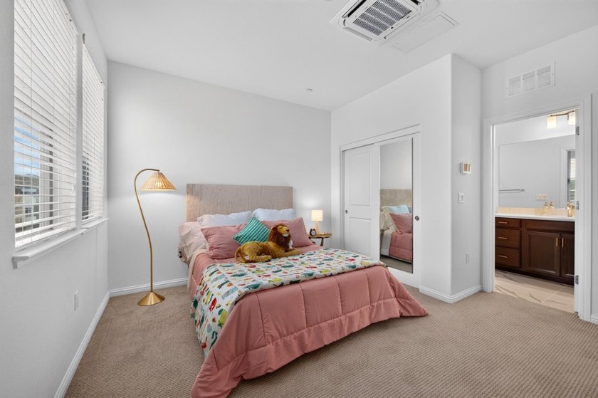 Welcome to this gorgeous 4BR, 3BA condo offering 2,500 sqft of - photo 34