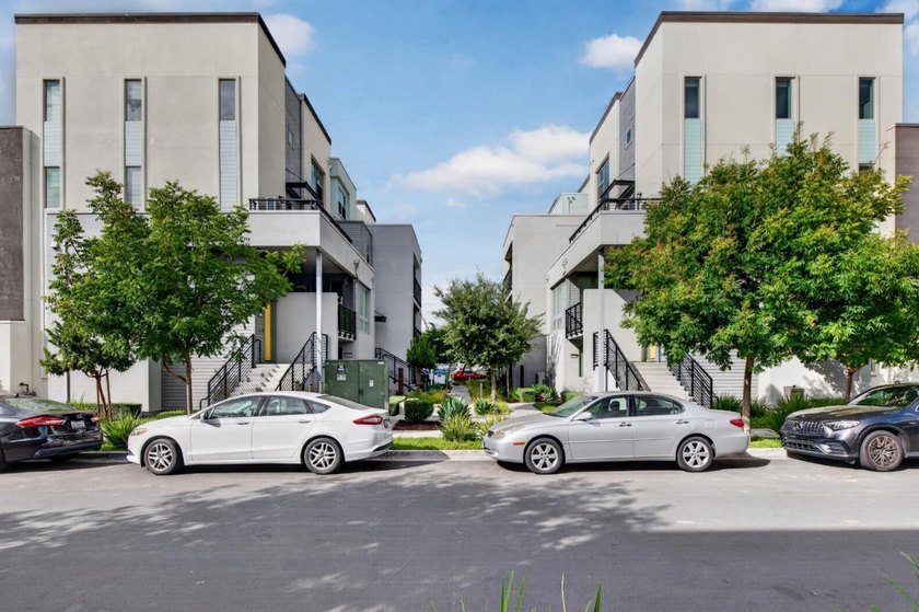 Welcome to this gorgeous 4BR, 3BA condo offering 2,500 sqft of - photo 42