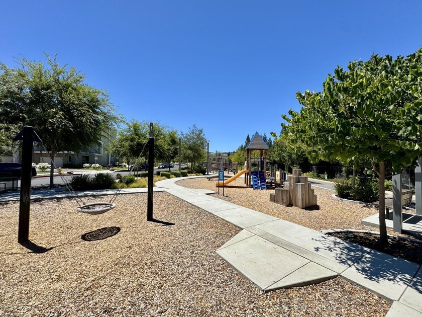 Welcome to this gorgeous 4BR, 3BA condo offering 2,500 sqft of - photo 47