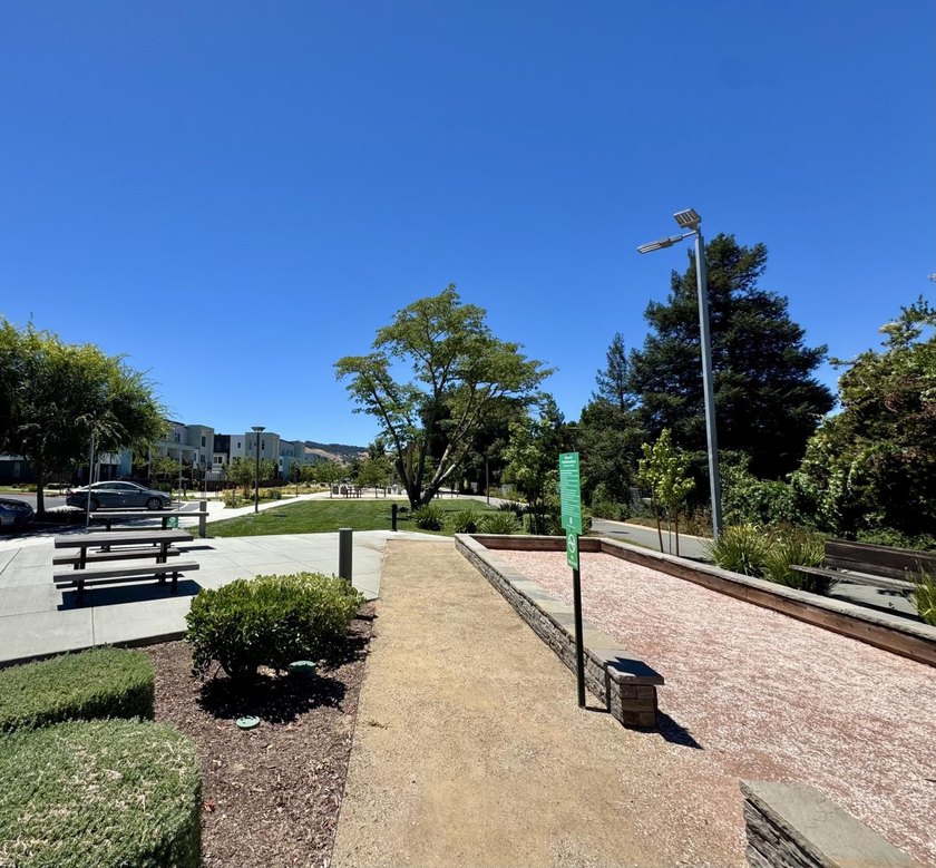 Welcome to this gorgeous 4BR, 3BA condo offering 2,500 sqft of - photo 48