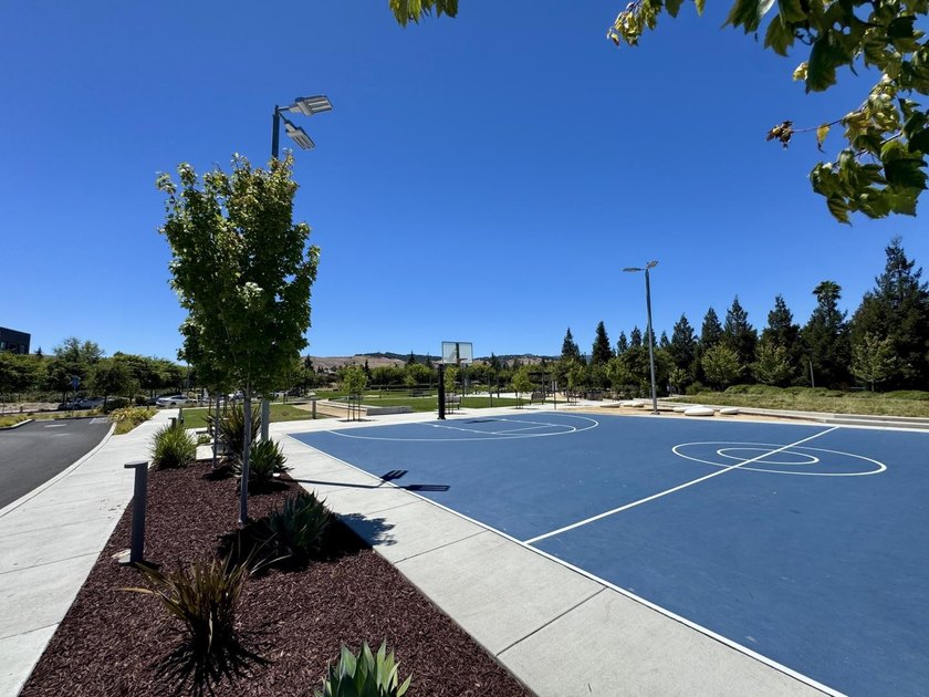 Welcome to this gorgeous 4BR, 3BA condo offering 2,500 sqft of - photo 49
