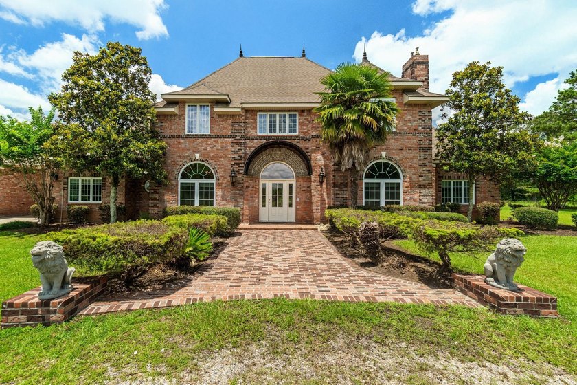 Exceptional custom home built circa 2007, offering 5 bedrooms, 5 - photo 5