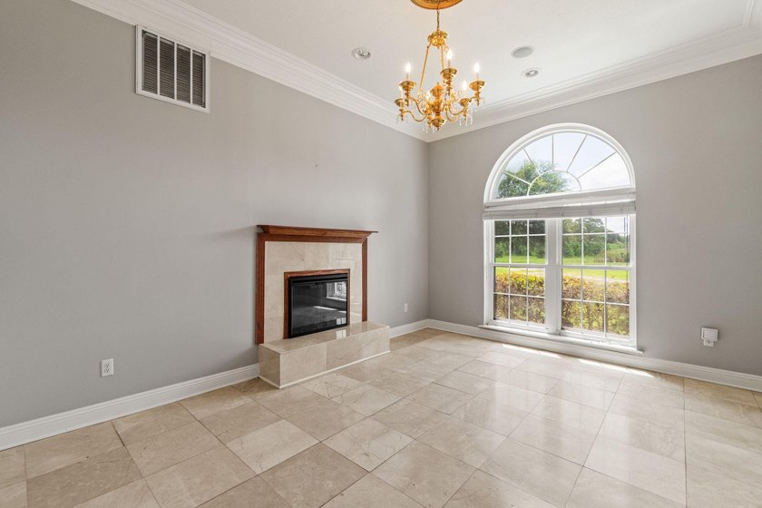 Exceptional custom home built circa 2007, offering 5 bedrooms, 5 - photo 10