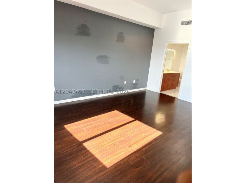 LOCATION! LOCATION! LOCATION! PRICED TO SELL!! MOTIVATED SELLER! - photo 3