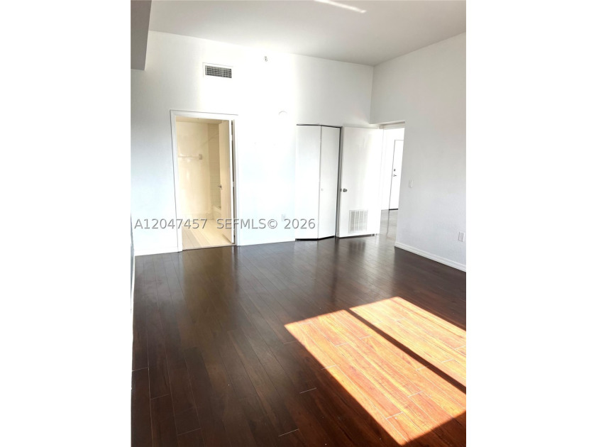 LOCATION! LOCATION! LOCATION! PRICED TO SELL!! MOTIVATED SELLER! - photo 10