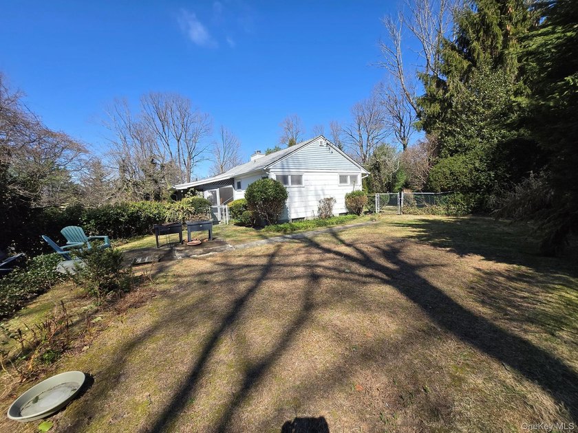 Great opportunity to live in Northport on a private 1 acre. Make - photo 11