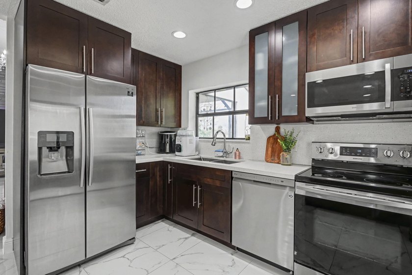 Welcome to this beautiful 3-bedroom, 2-bath residence located in - photo 11