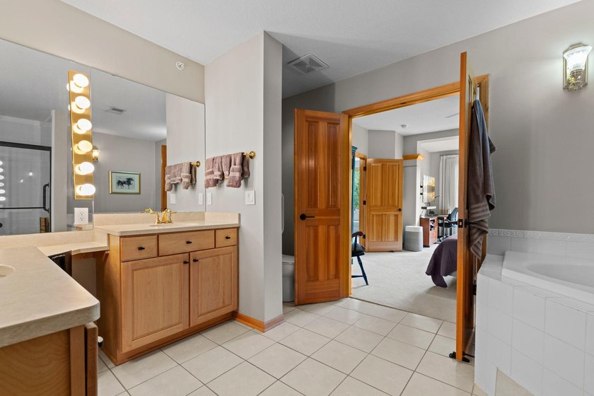 Welcome to Bayhill Condominiums, where comfort, convenience, and - photo 18