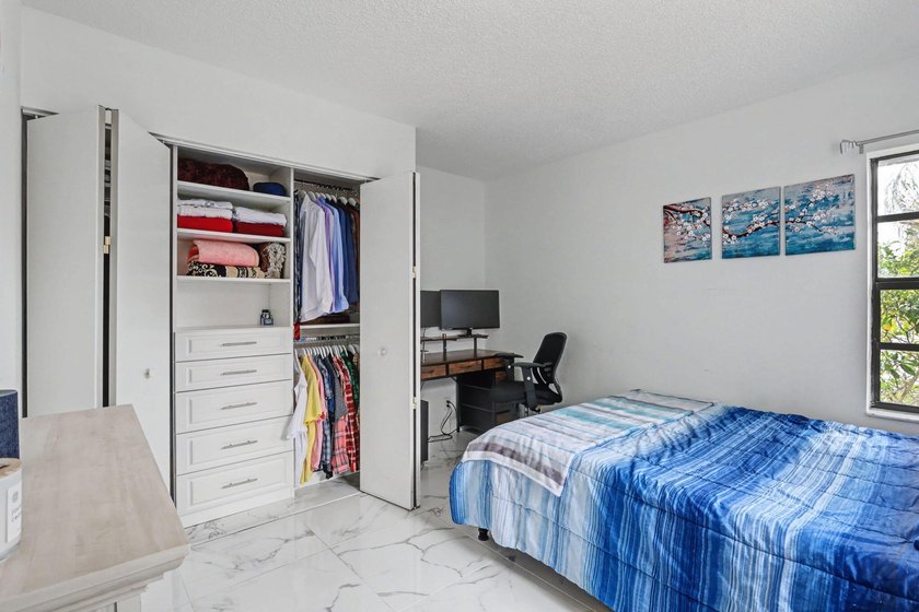 Welcome to this beautiful 3-bedroom, 2-bath residence located in - photo 20