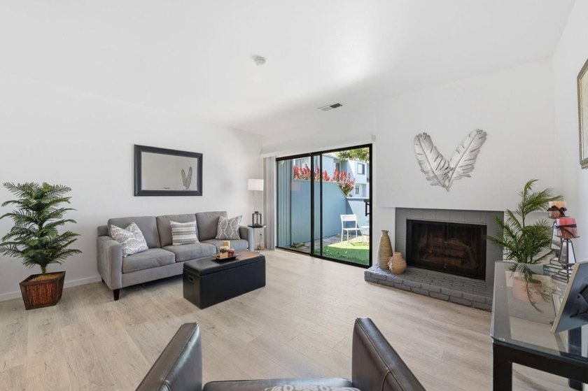 Beautifully renovated and ready for immediate move-in, this - photo 2