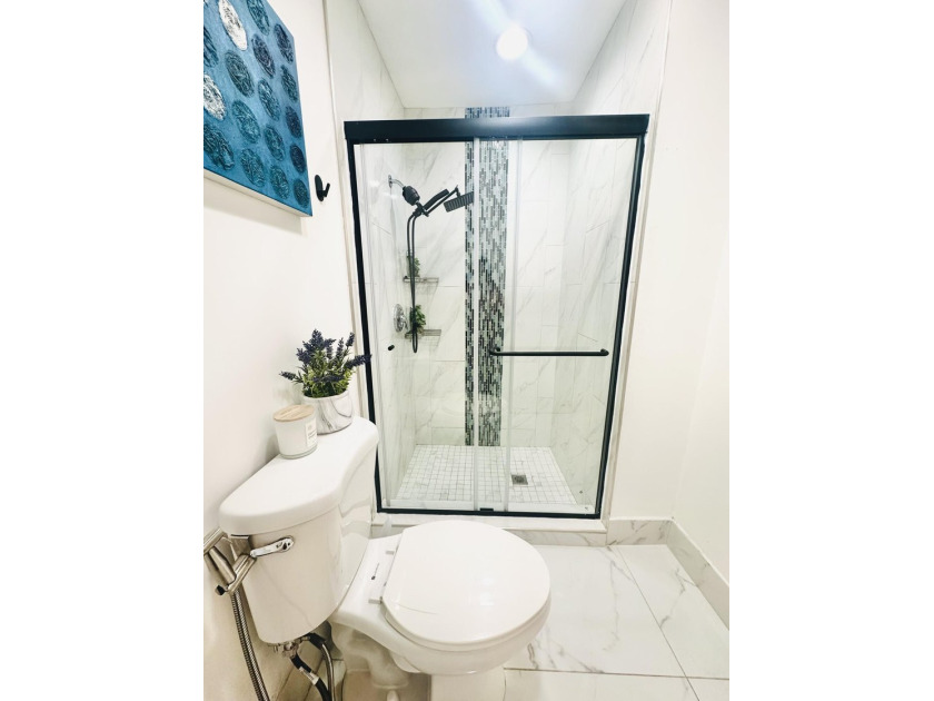 Welcome to this beautiful 3-bedroom, 2-bath residence located in - photo 27
