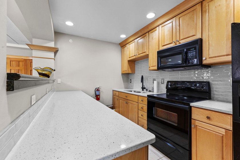 Welcome to Bayhill Condominiums, where comfort, convenience, and - photo 28