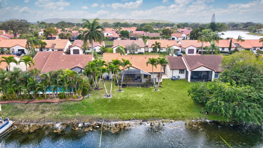 Welcome to this beautiful 3-bedroom, 2-bath residence located in - photo 33