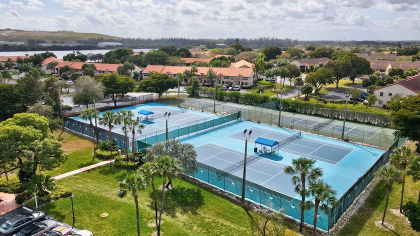 Welcome to this beautiful 3-bedroom, 2-bath residence located in - photo 34