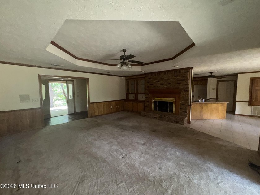 NEW LISTING IN FLORENCE with over 3300 square feet! Discover - photo 6