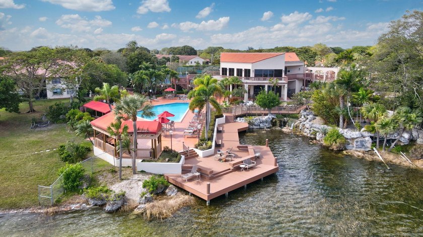 Welcome to this beautiful 3-bedroom, 2-bath residence located in - photo 38