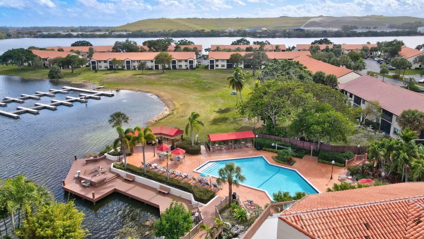 Welcome to this beautiful 3-bedroom, 2-bath residence located in - photo 40