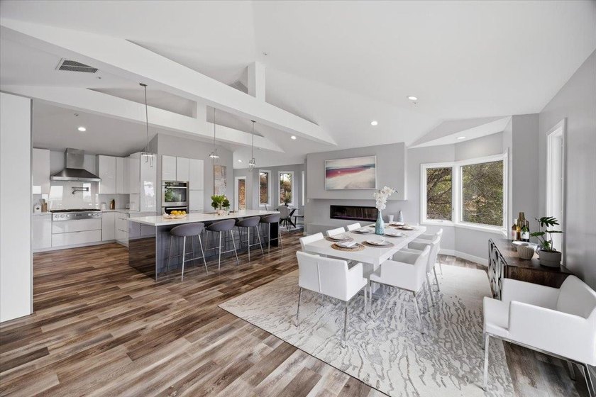 A Haskins Estate Masterpiece, this 2019-remodeled designer home - photo 2