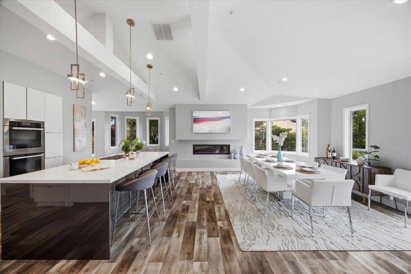 A Haskins Estate Masterpiece, this 2019-remodeled designer home - photo 3