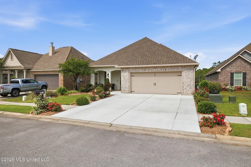 Luxury Coastal | Artistic Retreat in South Breeze Subdivision - photo 2