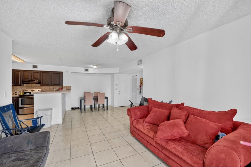 Welcome to this well-appointed two-bedroom, two-bathroom - photo 8
