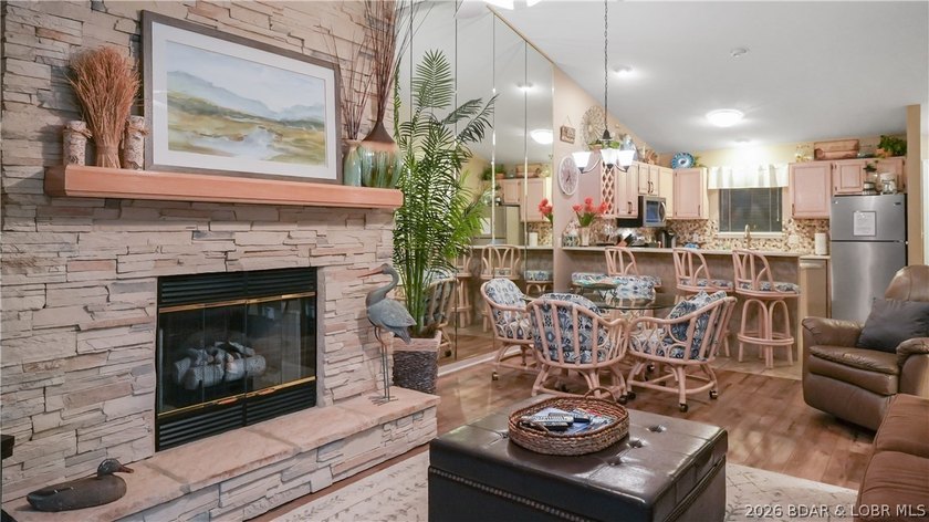Top floor, vaulted ceilings, fully updated, furnished and - photo 21