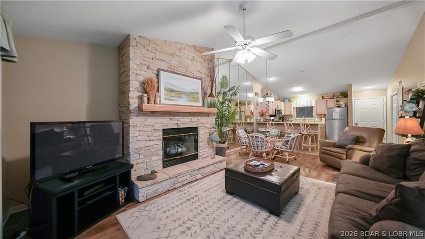 Top floor, vaulted ceilings, fully updated, furnished and - photo 22