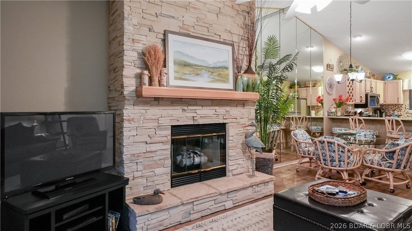 Top floor, vaulted ceilings, fully updated, furnished and - photo 23