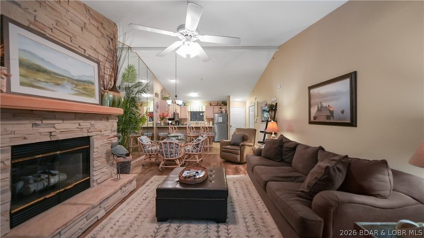 Top floor, vaulted ceilings, fully updated, furnished and - photo 25