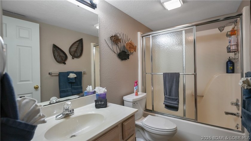 Top floor, vaulted ceilings, fully updated, furnished and - photo 28