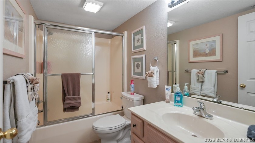 Top floor, vaulted ceilings, fully updated, furnished and - photo 31