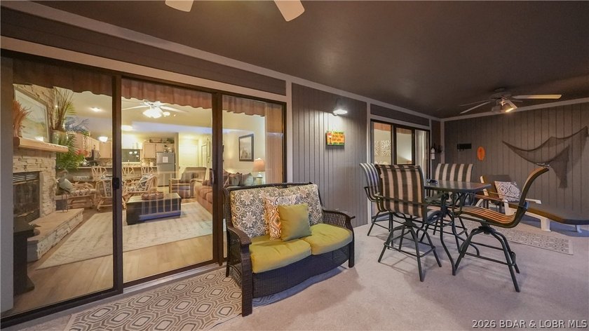 Top floor, vaulted ceilings, fully updated, furnished and - photo 33