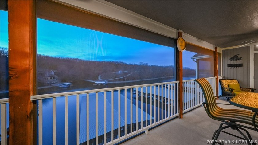 Top floor, vaulted ceilings, fully updated, furnished and - photo 37